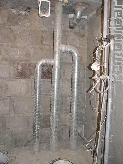 Вентиляционные каналы и стояки водоснабжения и водоотведения до ремонта, не скрыты перегородками